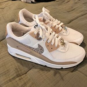 Nike women’s air max size 10